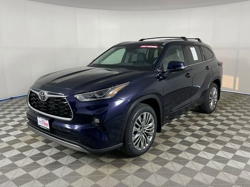 Used 2026 Toyota Highlander Platinum image 1