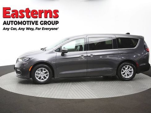 Used 2023 Chrysler Pacifica Touring-L FWD image 60