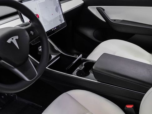 Used 2021 Tesla Model Y Long Range AWD/4WD image 23
