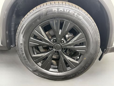 Used 2023 Nissan Rogue SV image 32