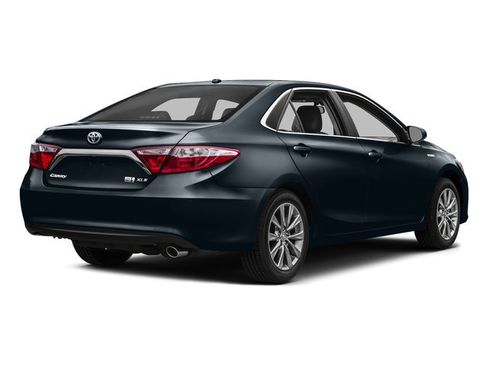 Used 2016 Toyota Camry XLE w/ Moonroof Package FWD image 2
