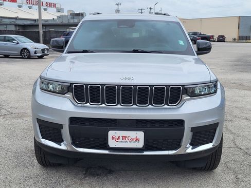 Used 2025 Jeep Grand Cherokee L Laredo RWD image 9