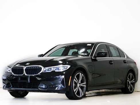 Used 2021 BMW 330e xDrive w/ Premium Package AWD/4WD image 3