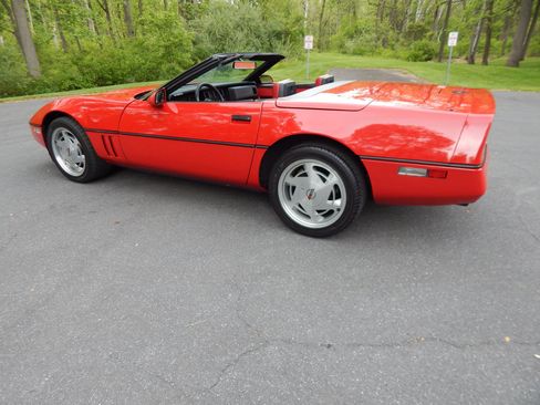 Used 1988 Chevrolet Corvette Convertible RWD image 82