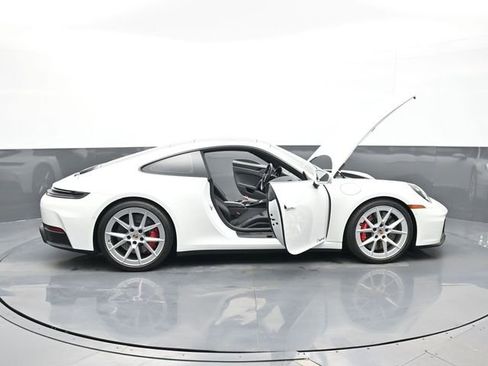 Certified 2025 Porsche 911 Carrera GTS image 32