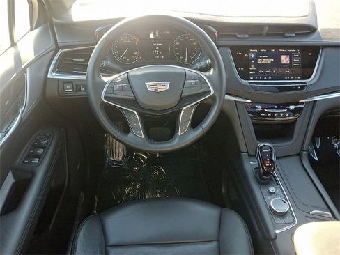 Used 2025 Cadillac XT5 Premium Luxury image 11