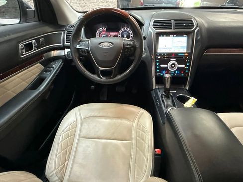 Used 2018 Ford Explorer Platinum AWD/4WD image 16
