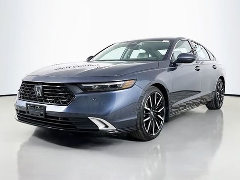 Used 2024 Honda Accord Touring image 2