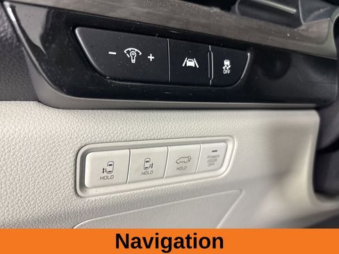 Used 2024 Kia Carnival EX image 9