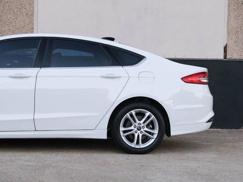 Used 2018 Ford Fusion SE image 8