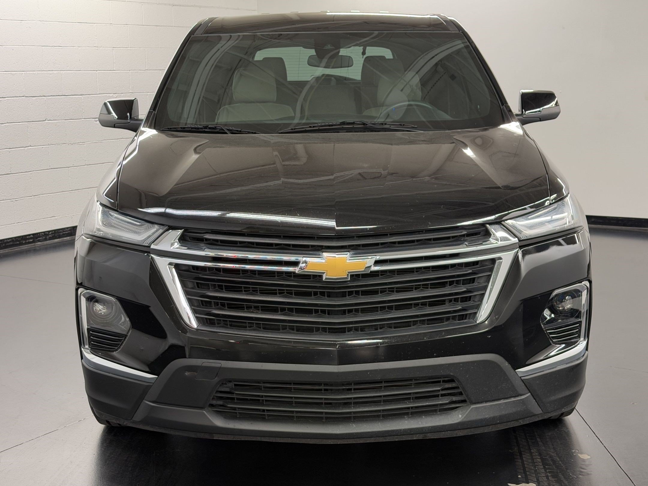 Used 2022 Chevrolet Traverse LS w/ LPO, Cargo Package FWD image 6
