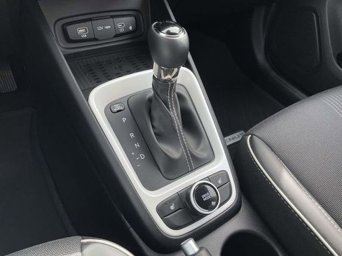 Certified 2024 Hyundai Venue Limited image 20