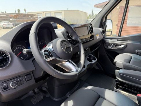 New 2025 Mercedes-Benz Sprinter 2500 image 9