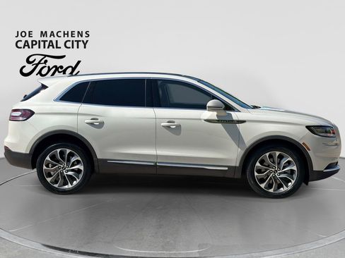 Used 2022 Lincoln Nautilus Reserve AWD/4WD image 3