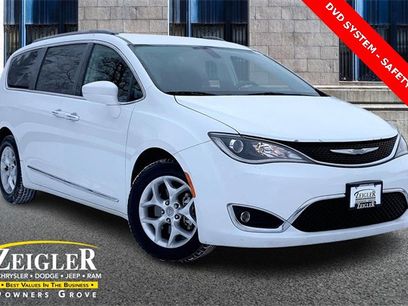 Used 2017 Chrysler Pacifica Touring-L w/ Tire & Wheel Group