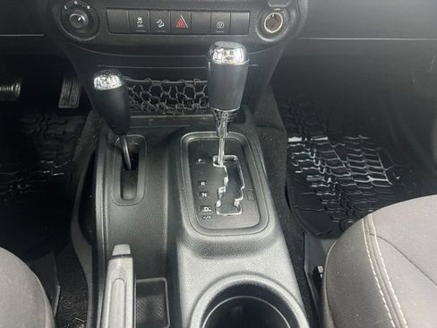 Used 2018 Jeep Wrangler Unlimited Sahara w/ Connectivity Group image 22