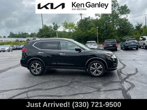 Used 2020 Nissan Rogue SV w/ Premium Package AWD/4WD image 4