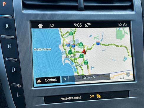 Used 2019 Lincoln MKZ Reserve FWD image 17