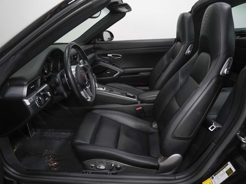 Used 2017 Porsche 911 Targa 4 AWD/4WD image 36