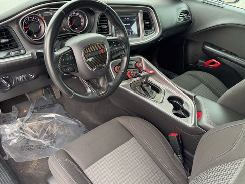 Used 2019 Dodge Challenger SXT image 19