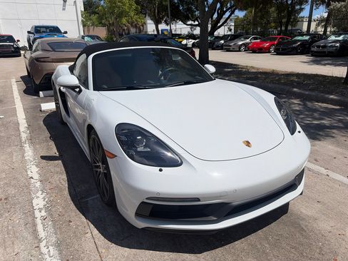 Used 2022 Porsche 718 Boxster RWD image 2