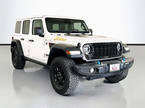 Used 2024 Jeep Wrangler Unlimited AWD/4WD image 3
