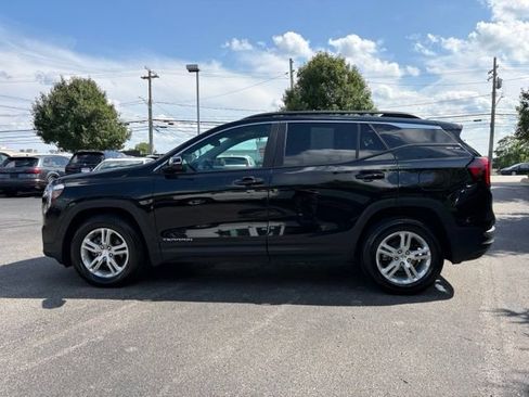 Used 2024 GMC Terrain SLE w/ Driver Convenience Package AWD/4WD image 2