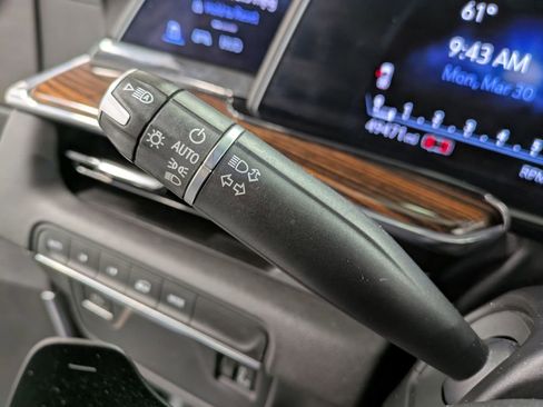 Used 2023 Cadillac Escalade ESV Premium Luxury image 17