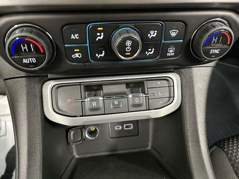 Used 2023 GMC Acadia SLE w/ Driver Convenience Package AWD/4WD image 16