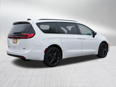 New 2026 Chrysler Pacifica Select w/ S Appearance Package AWD/4WD image 7