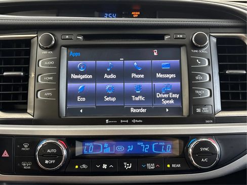 Used 2018 Toyota Highlander SE w/ Carpet Mat Package (TMS) AWD/4WD image 19