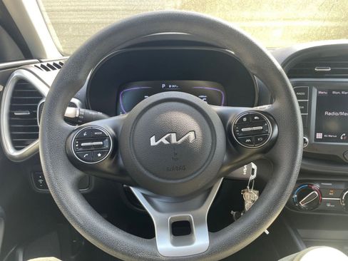 Used 2025 Kia Soul LX w/ LX Technology Package image 25