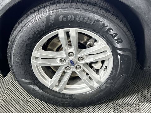 Used 2022 Ford Explorer XLT w/ Equipment Group 202A image 10