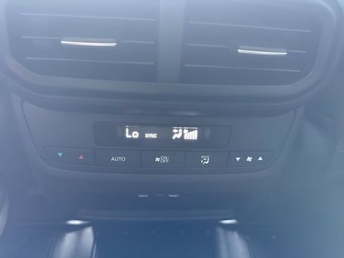 Used 2025 Honda Pilot EX-L image 13
