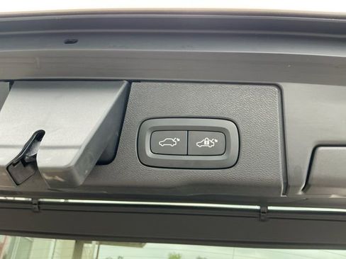 Certified 2023 Volvo XC60 B5 Core FWD image 12