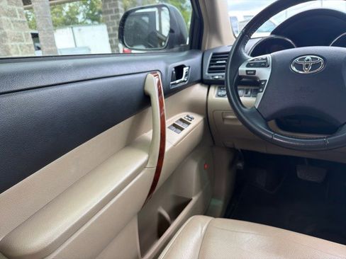 Used 2013 Toyota Highlander Limited FWD image 18