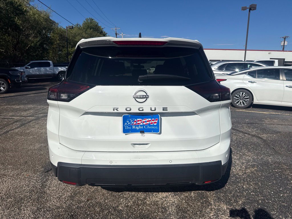 Used 2024 Nissan Rogue S FWD image 5