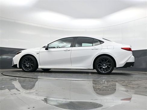 Used 2025 Toyota Camry SE w/ Convenience Package image 31