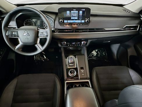 Used 2023 Mitsubishi Outlander SE AWD/4WD image 27