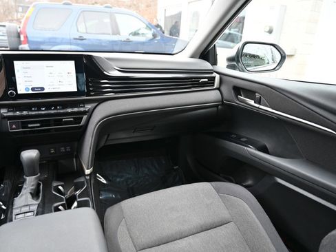 Used 2025 Toyota Camry LE image 12