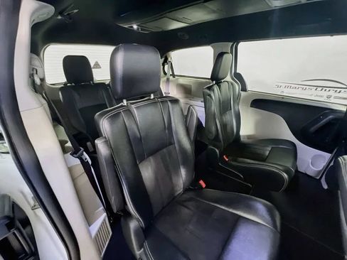 Used 2018 Dodge Grand Caravan SXT w/ Driver Convenience Group FWD image 29