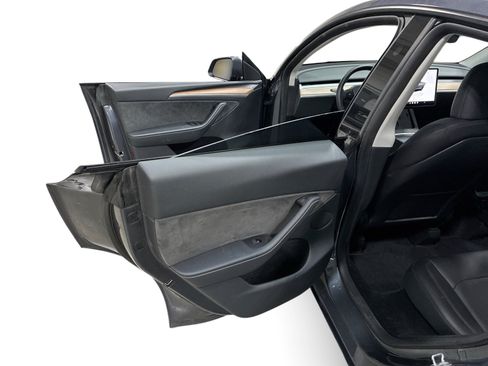 Certified 2023 Tesla Model Y AWD image 10