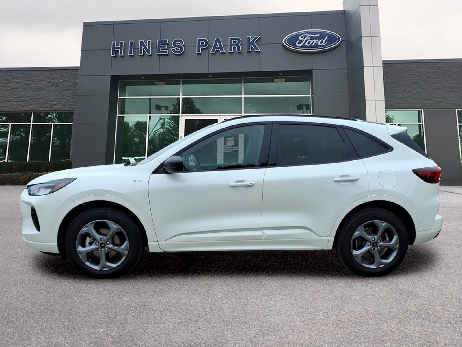 Used 2024 Ford Escape ST-Line w/ Tech Pack #1 AWD/4WD image 4