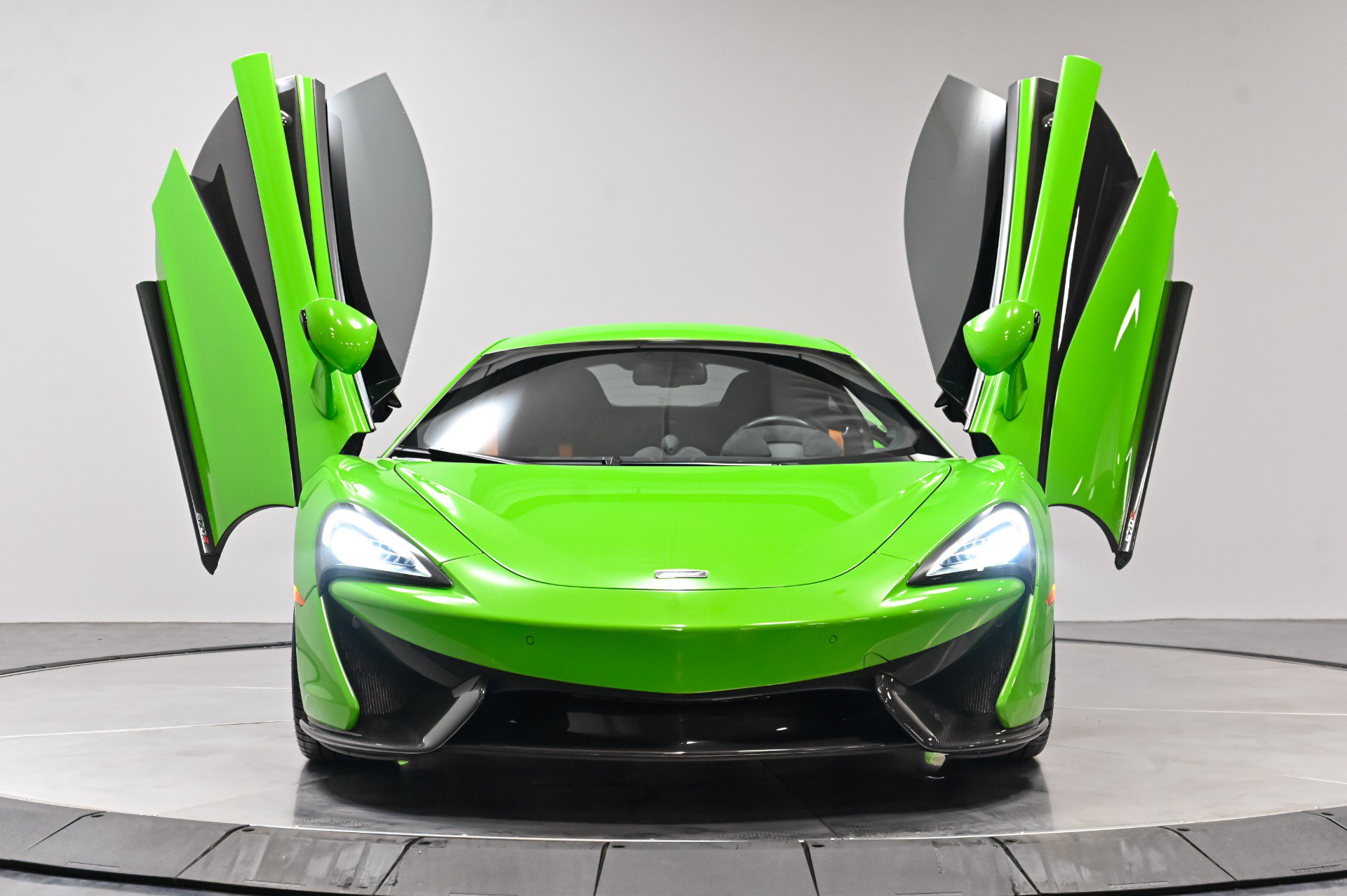 Used 2016 McLaren 570S Coupe RWD image 32
