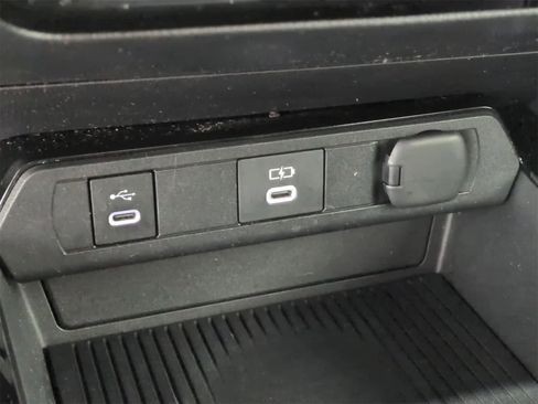 Used 2023 Toyota Prius LE image 30