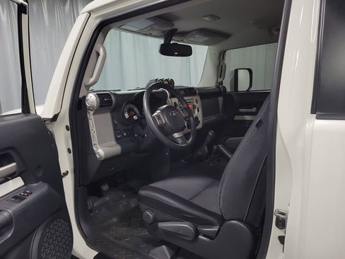 Used 2014 Toyota FJ Cruiser 4WD w/ Upgrade Package image 12