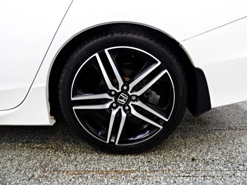 Used 2017 Honda Accord Touring image 29