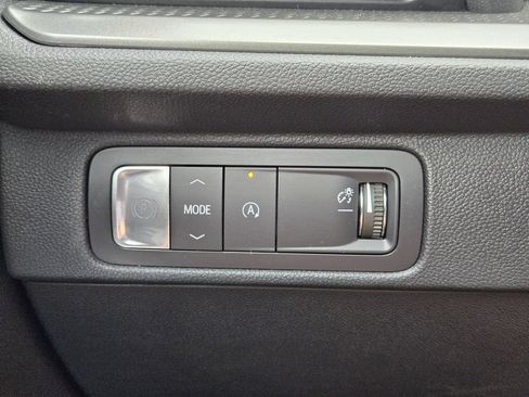Used 2025 Chevrolet Traverse LT FWD image 23