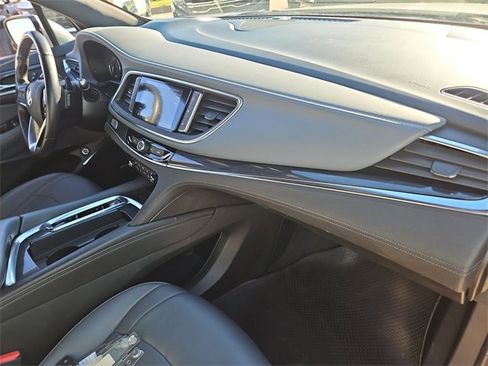 Used 2024 Buick Enclave Premium image 27