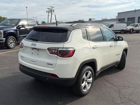 Used 2018 Jeep Compass Latitude w/ Cold Weather Group AWD/4WD image 2